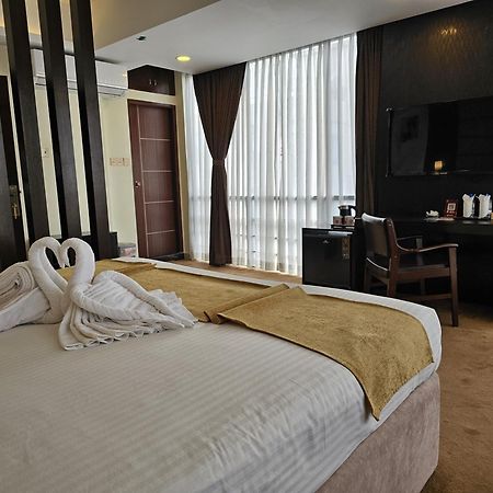 White Park Hotel & Suites Chittagong Exteriör bild