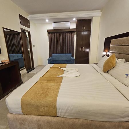White Park Hotel & Suites Chittagong Exteriör bild