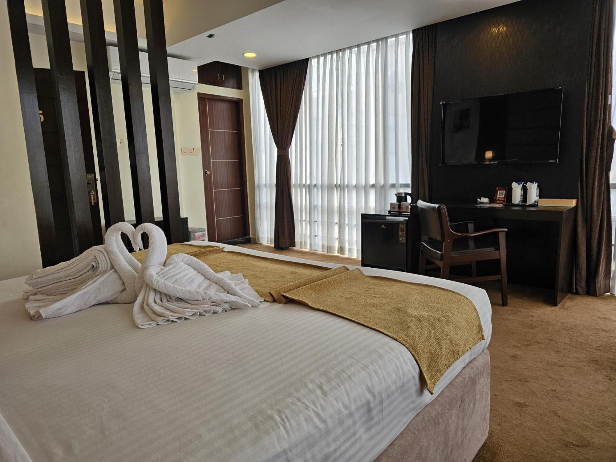 White Park Hotel & Suites Chittagong Exteriör bild
